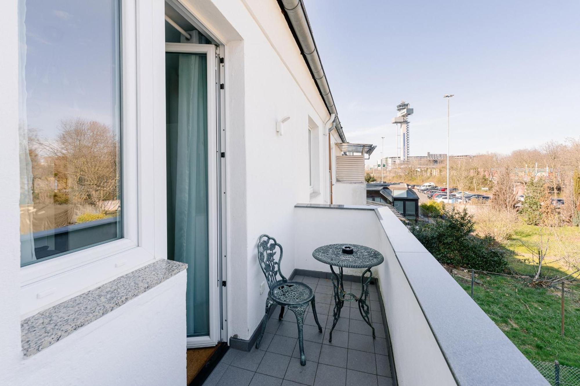 Gaestehaus Am Flughafen Duesseldorf Exterior photo